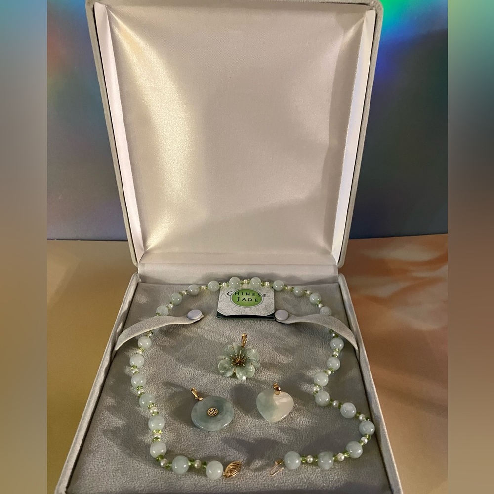 beautiful 14k gold and Jade necklace and 3 14k gold jade pendants lot.